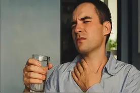 晚上睡觉嘴巴总是“发干”，以为是缺水？或是6种疾病“警报”图片