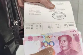 7300元现金当“垃圾”回收 智能分拣“火眼金睛”物归原主图片