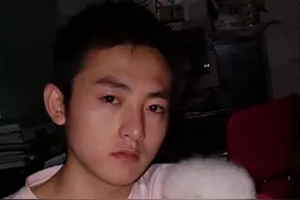 他40岁，财务自由，37岁脑干出血，被妻子和摩托车救了回来图片