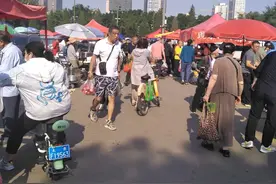 太原体育场早市人气旺 烟火气十足图片