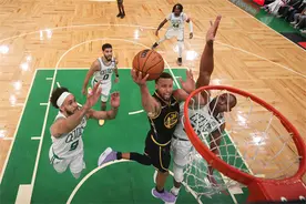 NBA总决赛勇士客场击败凯尔特人 双方总比分战成2比2图片