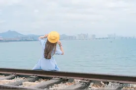 会赚钱的女生，都有这几个特征图片