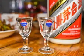 买茅台时，送的两个小酒杯只是喝酒用的？错了，其实大有“玄机”图片
