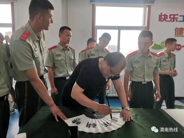 渭南市退役军人、社会文艺人士迎“八一 ” 进军营 退役不忘军旅情