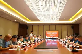 红船活动｜踏寻先辈足迹，老一辈革命家后人相聚河南开启红色之旅图片