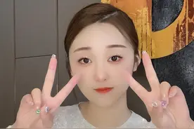 陈亚男近照：街头随地坐疑生活落魄，邻居曝其近况，网友：活该图片