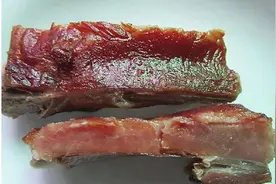 用来招待贵宾的四川臭猪肉，房梁上悬挂53年，这肉真的还能吃吗？图片