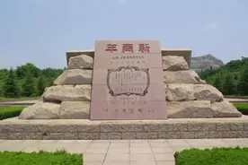 陈独秀逝世几十年，邓小平收到一封信后，随即下令：重修陈独秀墓图片