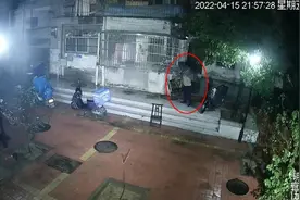 男子偷女性贴身内衣1000余件，民警要用麻袋提图片