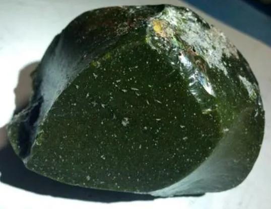 玻璃陨石 玻璃陨石多少钱一克_品学知识网