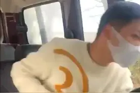 走亲戚路上遇堵车，休假辅警直接换上警服疏导交通图片
