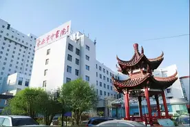 太原市中医医院：领导干部及全体医务人员签订拒收“红包”承诺书图片