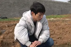 老房拆迁得280万，本想分给哥哥一套房，嫂子胃口大让他改了主意图片
