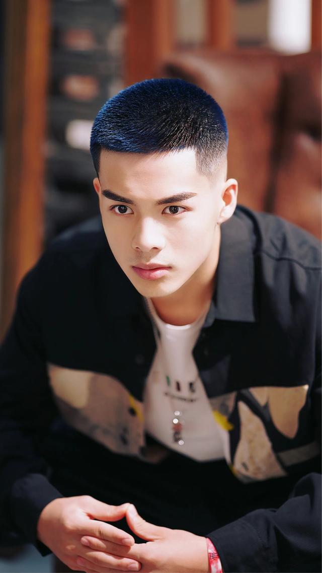 今秋最帅男发15款,百变时尚很有型,越剪越精神