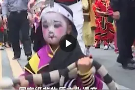 广东普宁，6岁萌娃耍大蛇奶凶奶凶跳英歌舞，网友：被有板有眼的萌娃圈粉了图片