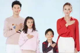 森碟与田亮出席活动，13岁身高快超过爸爸，站台上模样好像叶一茜图片