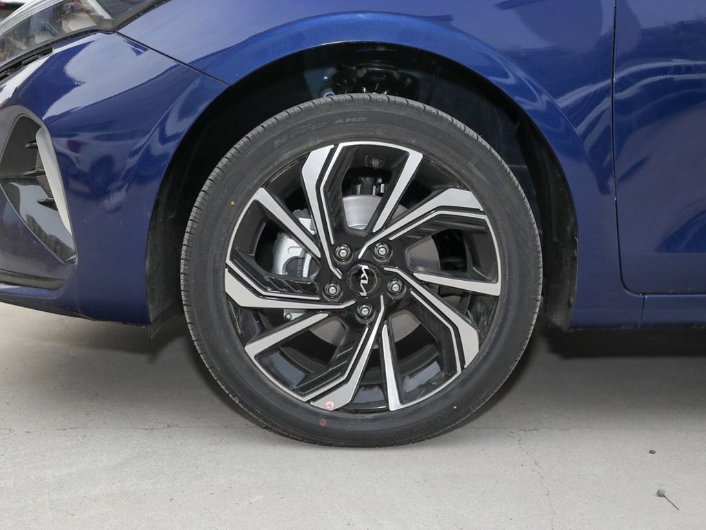 起亚K3 2023款中期改款_起亚K3 1.5L CVT尊贵版评测_起亚k3低配座椅问题