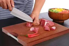 砧板要多久换一次？木砧板、竹砧板、塑料砧板哪个好？我来告诉你图片