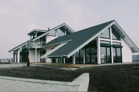 琉璃瓦还是彩石瓦？农村自建房，什么瓦耐用？图片