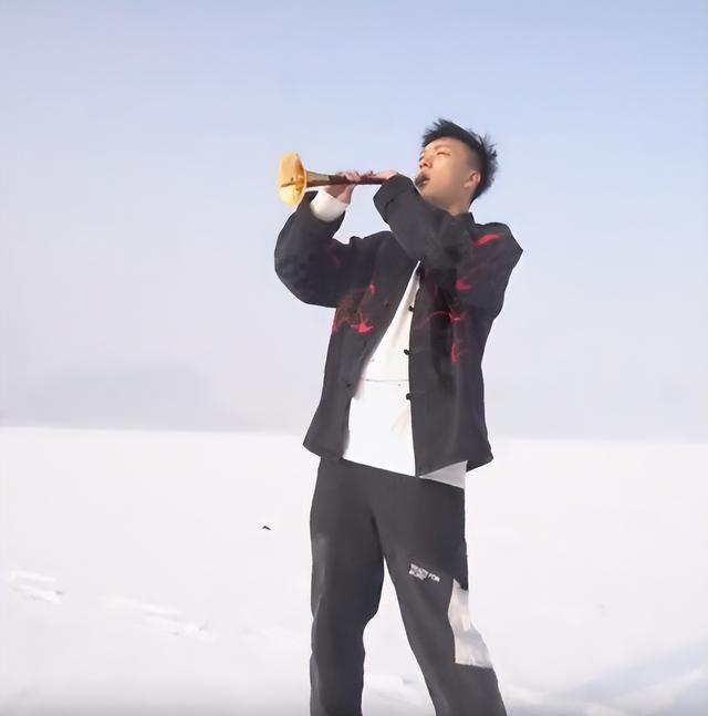 开口第一句就让人浑身起鸡皮疙瘩