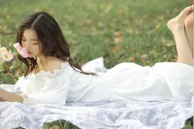 男女独处时，如何进一步升级关系？3个小动作，让她越来越喜欢你图片