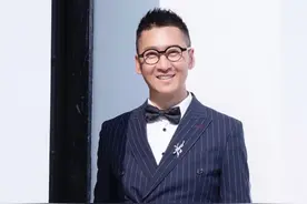 逼女生吃“避孕药”，与美女同回酒店，51岁周杰恐“晚节不保”图片