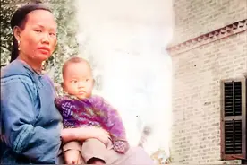 100年前河北秦皇岛昌黎：罐头厂里的女童工，触目惊心的裹小脚图片