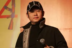 “农民歌手”刀郎，被妻子抛弃被同行打压，却和新疆妻子幸福不已图片