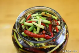 腌蒜苔、糖蒜有讲究，老妈用半辈子的方法，酸甜脆爽，吃一年不坏图片