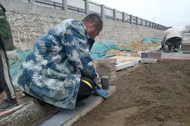 郑州拆迁建筑垃圾的奔波：变身再生砖铺在地铁站图片