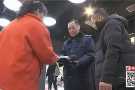 1199元购买名牌运动鞋！没穿多久就掉了底子……图片