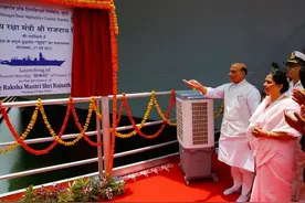 迫不及待将船壳下水，只为追赶中国？印防长：增强海上能力的体现图片