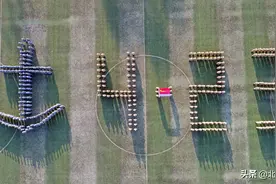 当“21式”邂逅“海军蓝”，一同为海军送上生日祝福图片