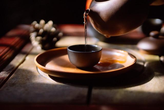 烟搭桥.酒铺路.茶通关