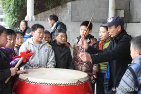 五峰非遗国家级代表性传承人毛方明行走传承一线 情系土家族原生态“撒叶儿嗬”图片