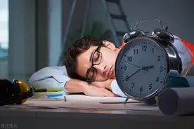 睡眠少了？是因为你年纪大了！做好6件事，让你睡个好觉图片