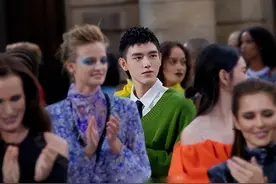 陈飞宇现身迪奥时装周！和哥哥陈雨昂同框好吸睛图片