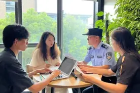 “招聘信息，在东南亚上班，一周四天，月薪5万还包吃包住……”图片