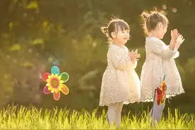 生了两个女儿，才发现养女孩的秘诀：妈妈嘴笨心细、爸爸铁汉柔情图片