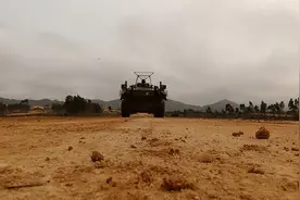 直击海军陆战队某旅扫雷破障实爆考核现场图片