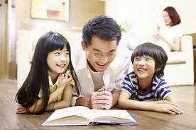 儿子花钱父亲治病，女儿不愿意了图片