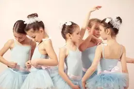 8岁女童学舞蹈下腰导致瘫痪，这些兴趣班，不到年龄千万别学图片