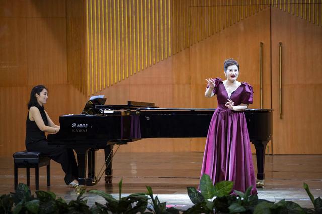 “致敬恩师，追梦而行”女高音陈万花独唱音乐会