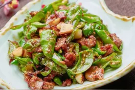 辣椒炒肉是先炒辣椒还是肉片？很多人都没有做对，难怪不好吃图片
