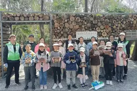 自然是最好的老师，他们一起动手为昆虫建造家园图片