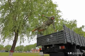 下连集训，看汽车兵演绎不一样的“速度与激情”图片