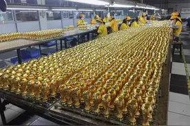 出口退税提质增效 中国制造纪念品亮相世界杯图片