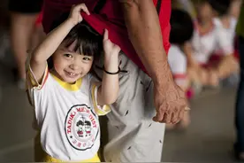 “妈妈，我不敢在幼儿园上厕所”，妈妈这样做，孩子敢于表达图片
