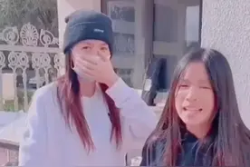 张庭风波后首露面，带着孩子出来掩面痛哭，12岁女儿不停请求原谅图片