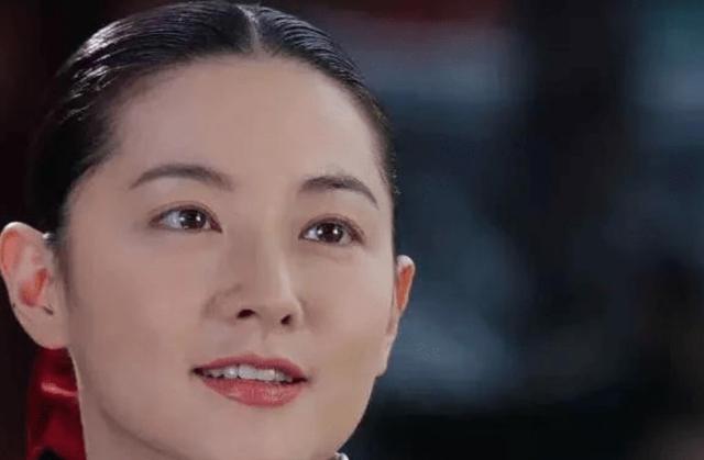 她凭借《大长今》走红，插足别人的爱情，为不被发现竟用腹语骂人
